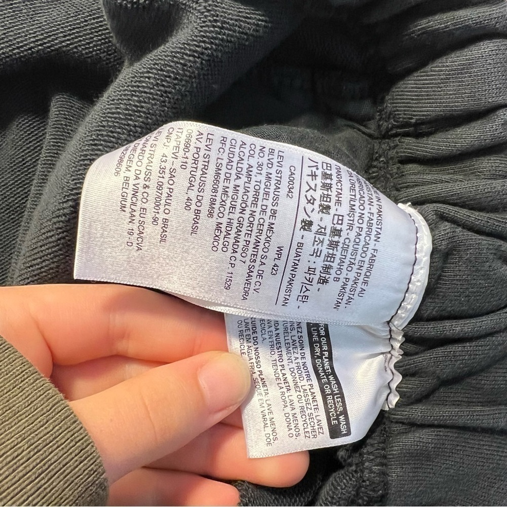 BUNDLE of Levi’s black sweatshirt AND sweatpants - Picture 13 of 17